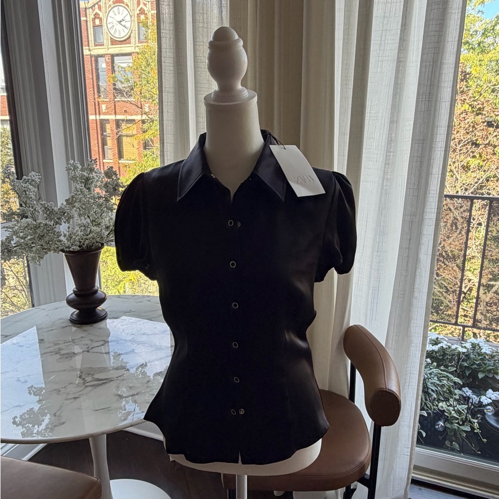 NWT Size M Zara Black Puff-Sleeve Button-Front Top - Women